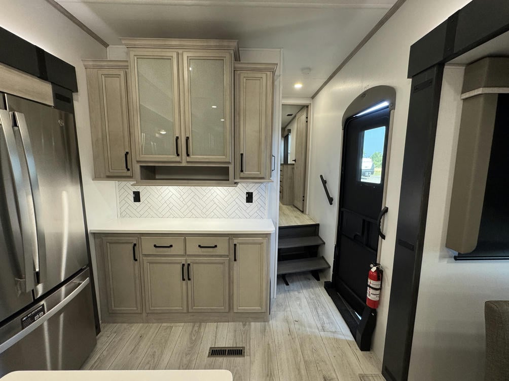 2024 Montana High Country 381TB