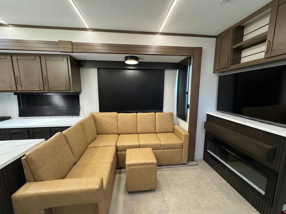 2025 Big Horn 391MFB