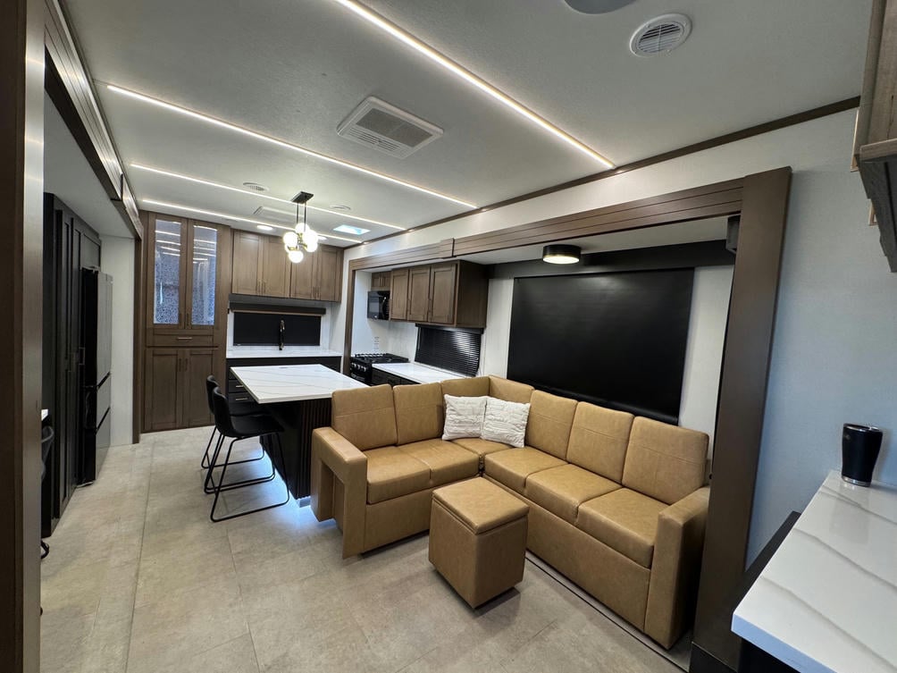 2025 Big Horn 391MFB