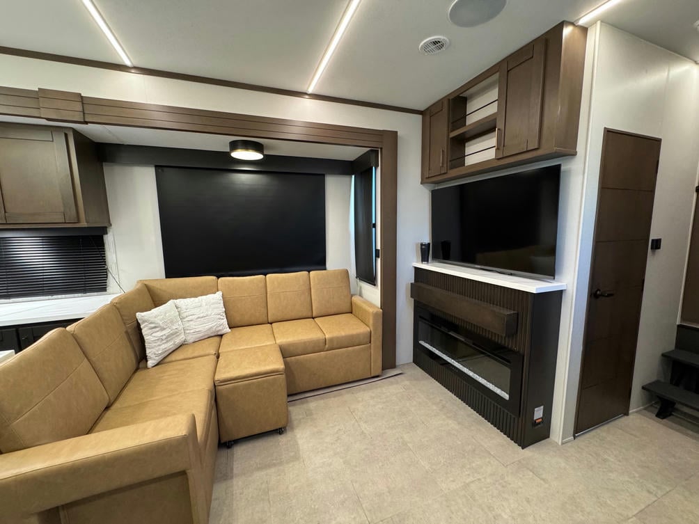 2025 Big Horn 391MFB