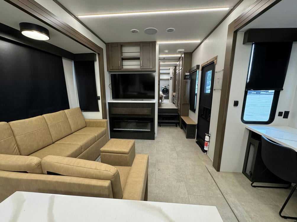 2025 Bighorn 391MFB