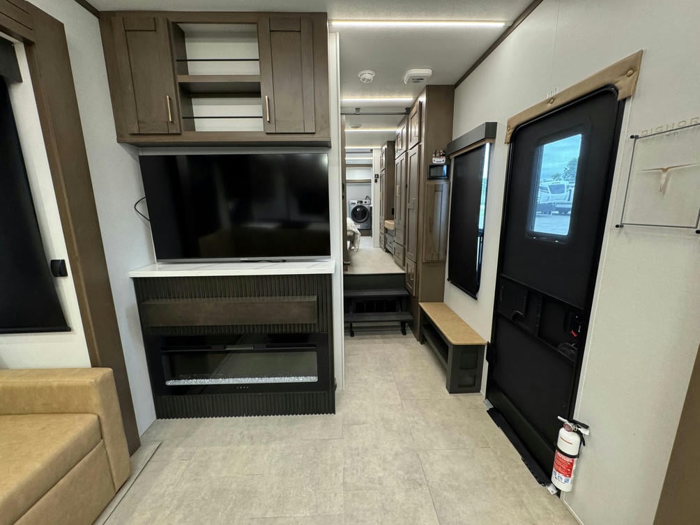 2025 Bighorn 391MFB
