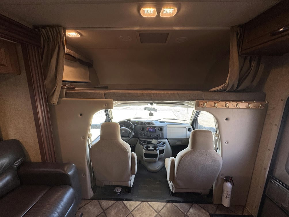 2014  Chateau 31L