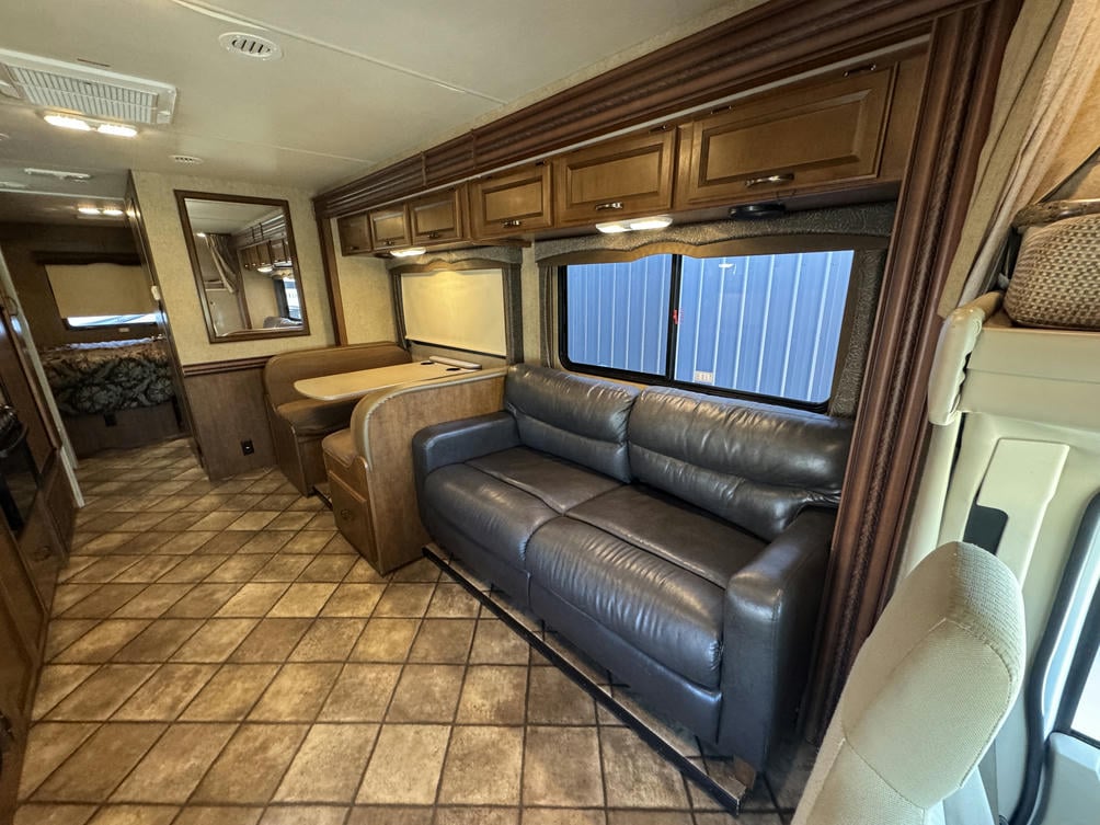 2014  Chateau 31L