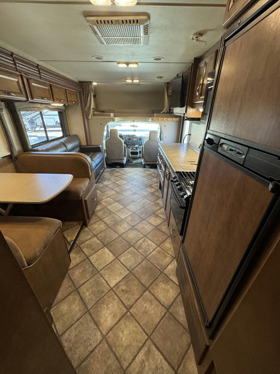2014  Chateau 31L