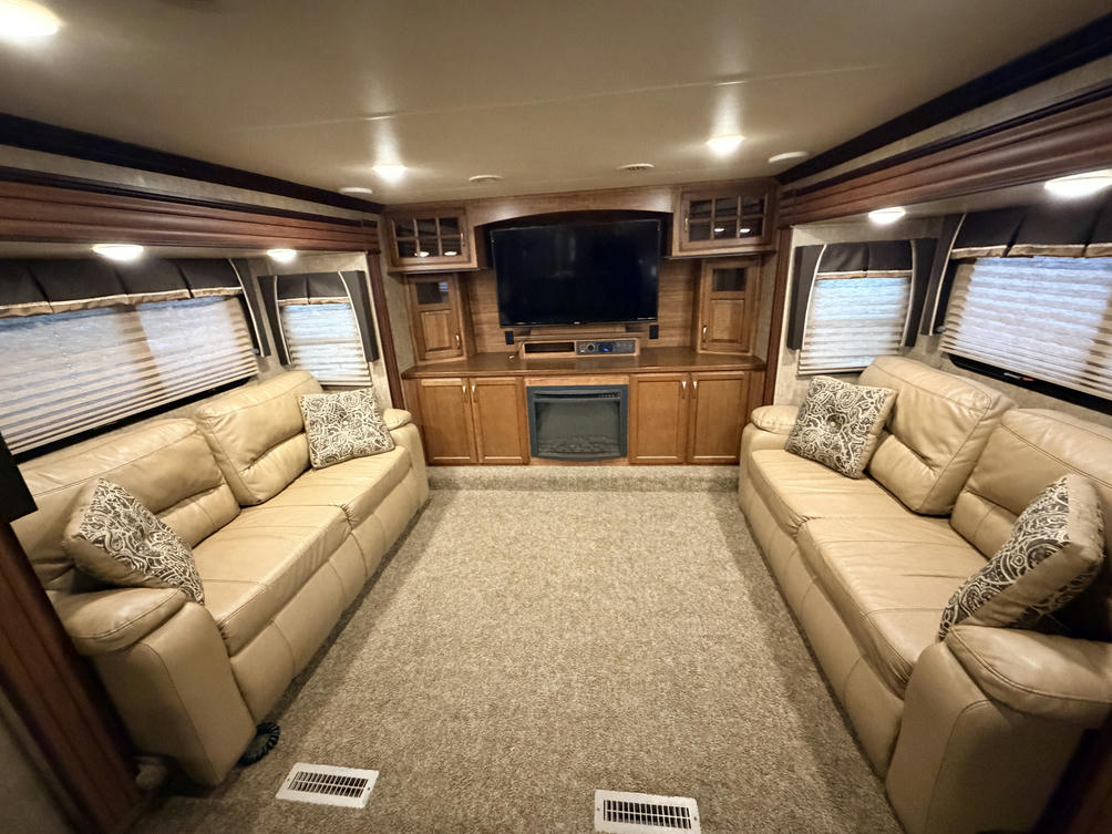 2016 Durango 380 FLF