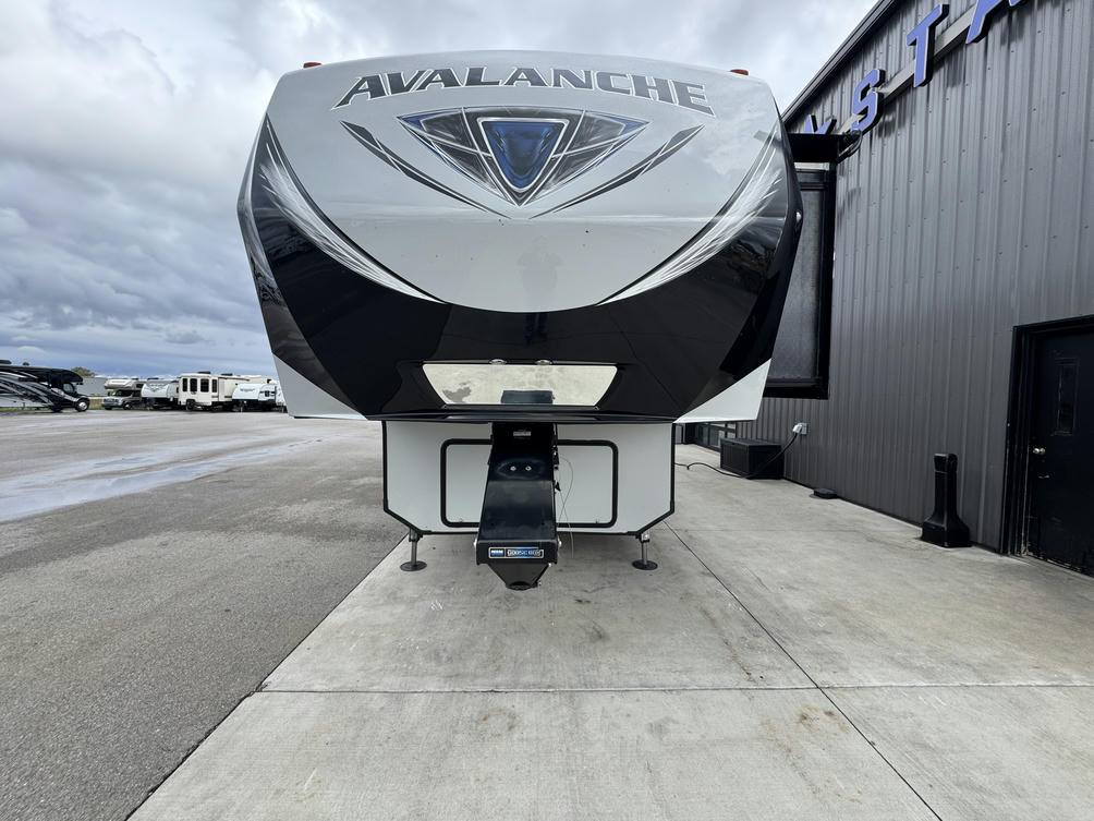 2017 Avalanche 320RS