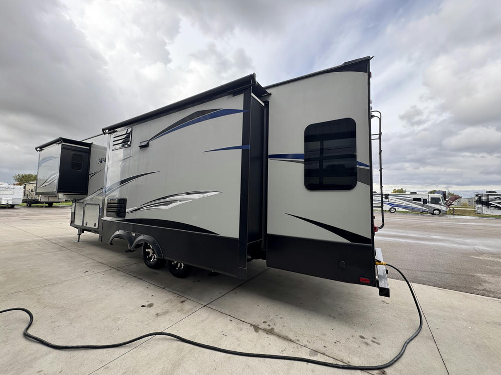 2017 Avalanche 320RS