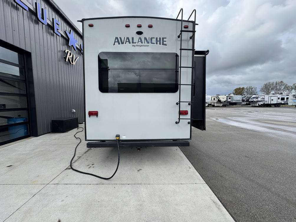 2017 Avalanche 320RS