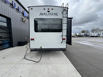 2017 Avalanche 320RS