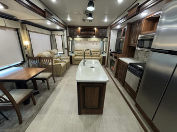 2017 Avalanche 320RS