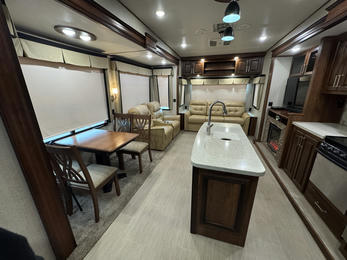 2017 Avalanche 320RS