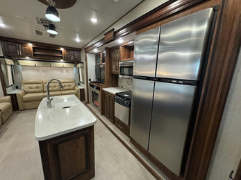 2017 Avalanche 320RS