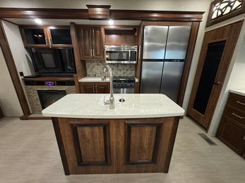 2017 Avalanche 320RS