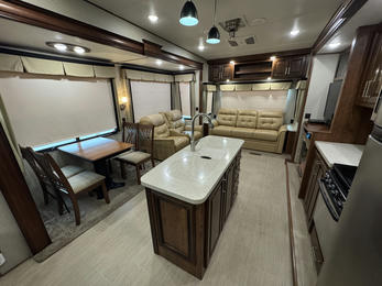 2017 Avalanche 320RS