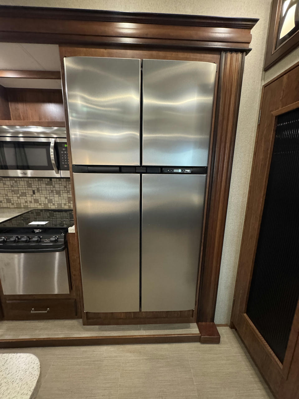 2017 Avalanche 320RS