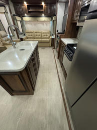 2017 Avalanche 320RS