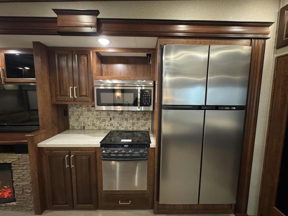 2017 Avalanche 320RS