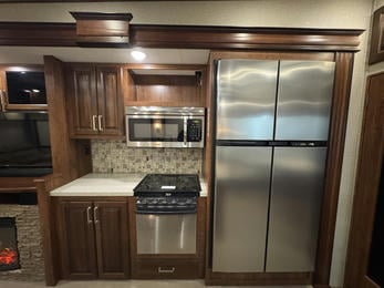 2017 Avalanche 320RS