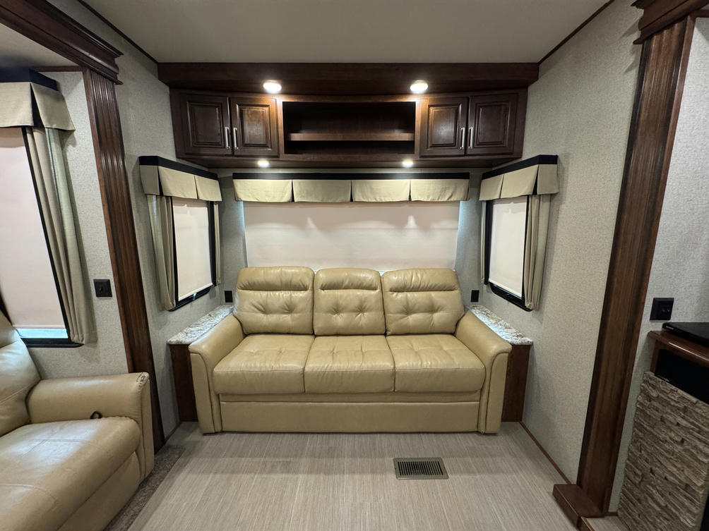 2017 Avalanche 320RS