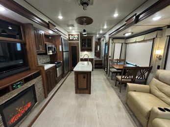 2017 Avalanche 320RS