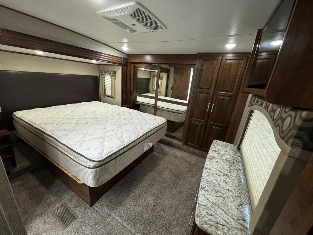 2017 Avalanche 320RS