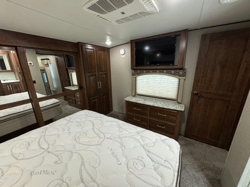 2017 Avalanche 320RS