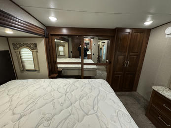 2017 Avalanche 320RS