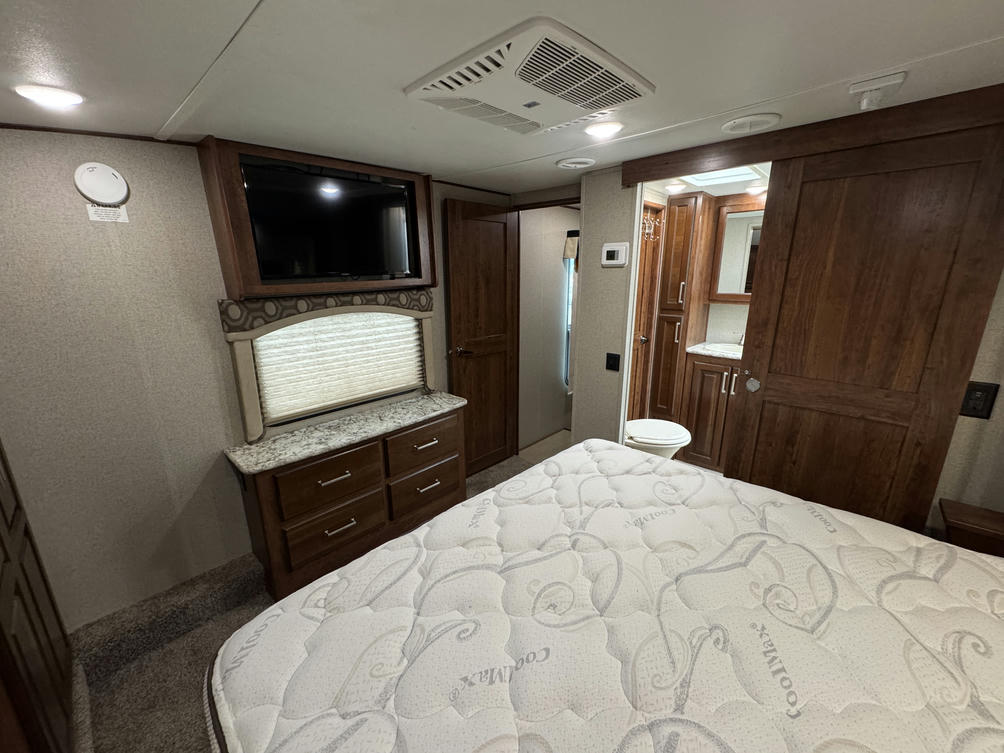 2017 Avalanche 320RS