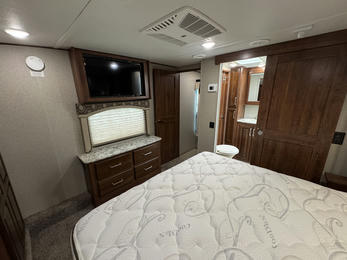 2017 Avalanche 320RS