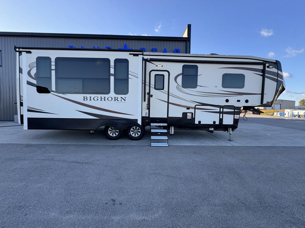 2017 Bighorn 3160EL