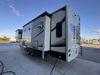 2017 Bighorn 3160EL
