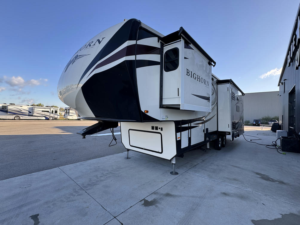 2017 Bighorn 3160EL