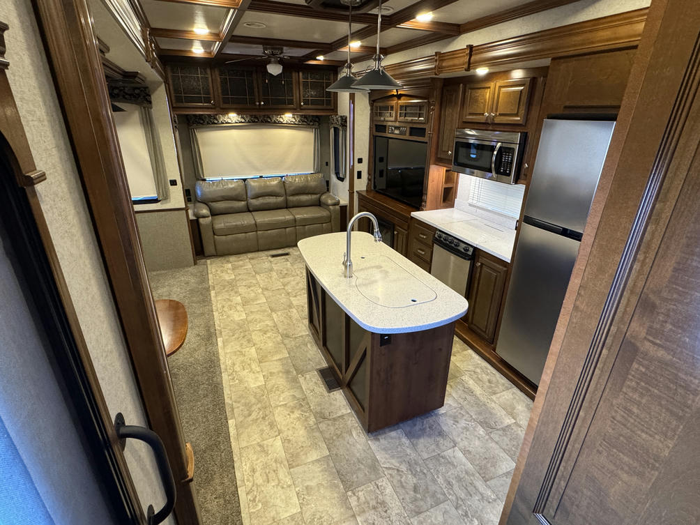 2017 Bighorn 3160EL