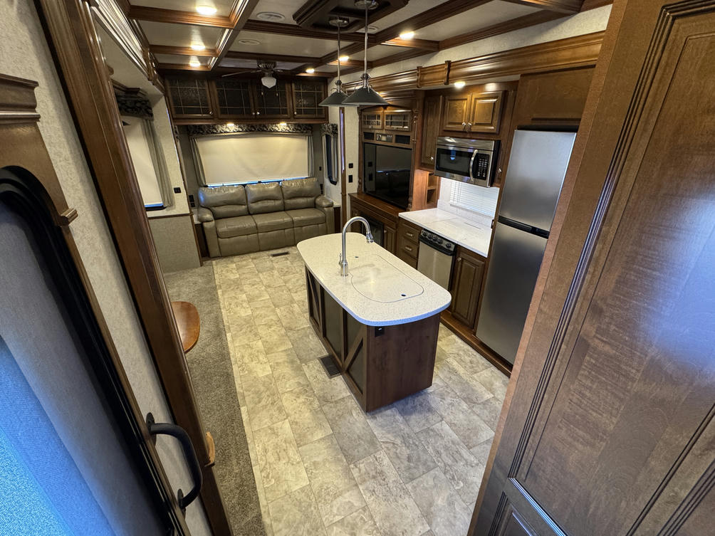 2017 Bighorn 3160EL