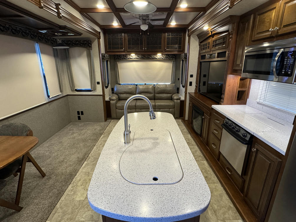 2017 Bighorn 3160EL
