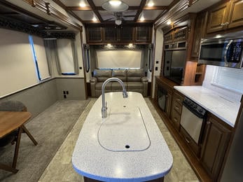 2017 Bighorn 3160EL