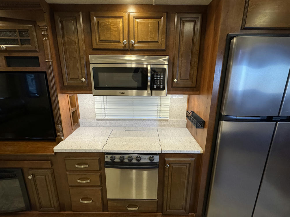 2017 Bighorn 3160EL