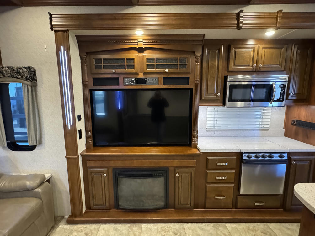2017 Bighorn 3160EL