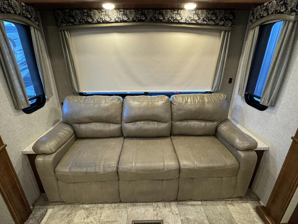 2017 Bighorn 3160EL