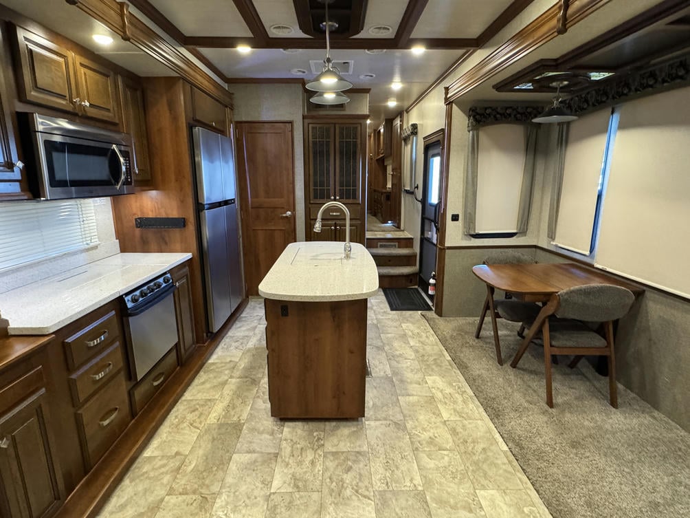 2017 Bighorn 3160EL