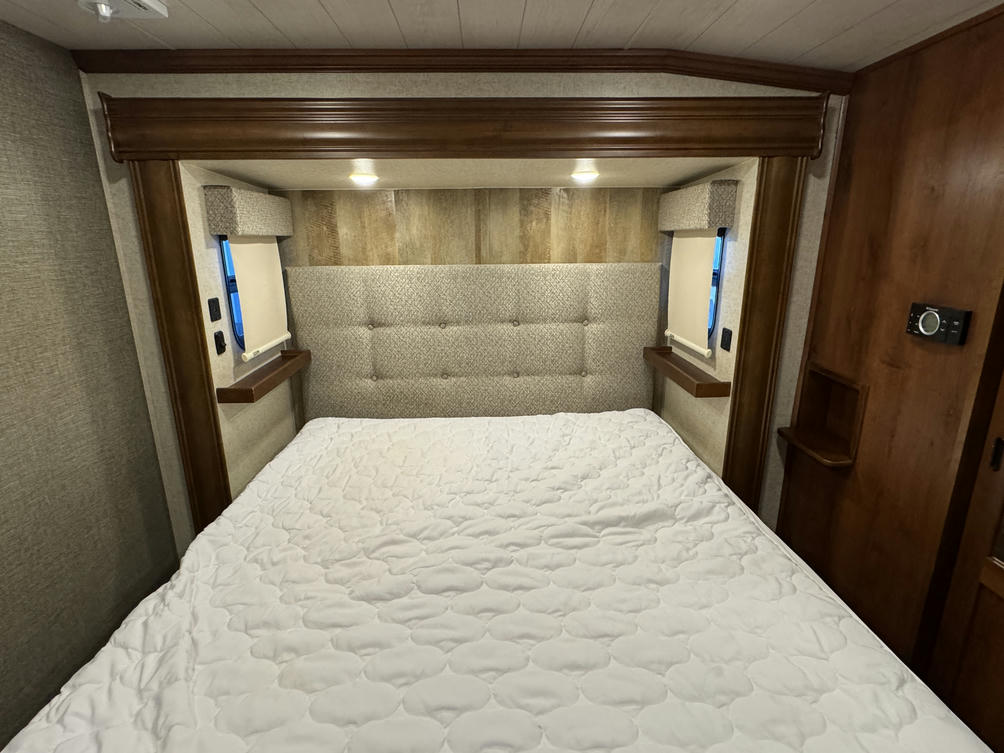 2017 Bighorn 3160EL