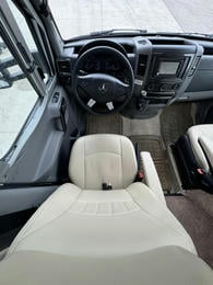 2017 Navion 24V