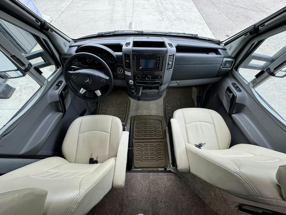 2017 Navion 24V
