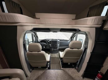 2017 Navion 24V