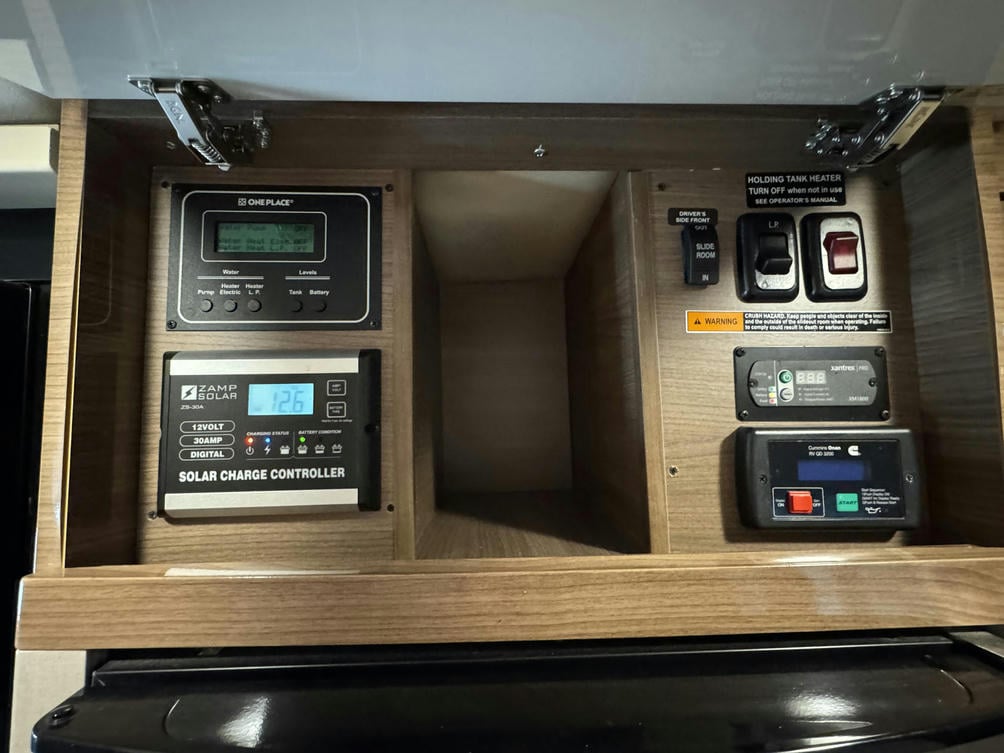 2017 Navion 24V
