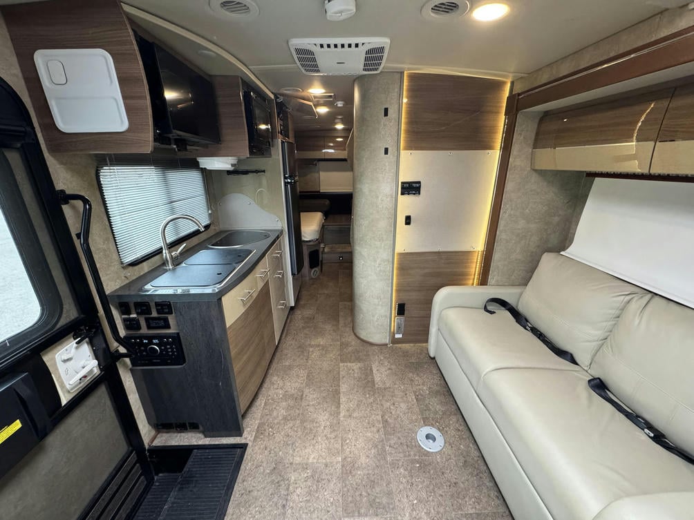 2017 Navion 24V