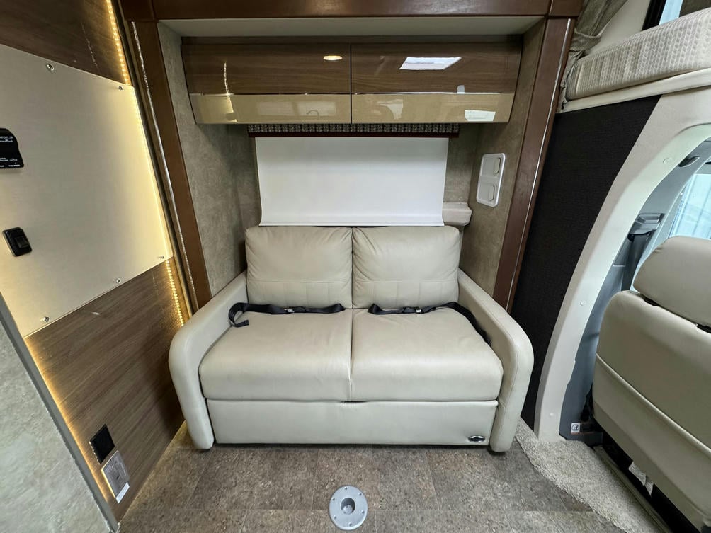 2017 Navion 24V
