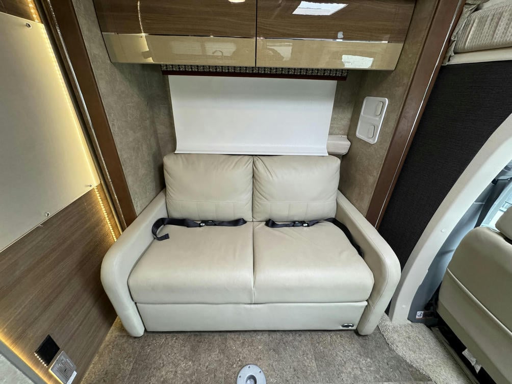 2017 Navion 24V