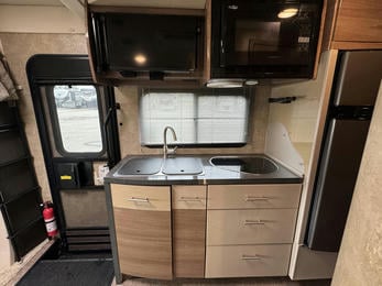 2017 Navion 24V